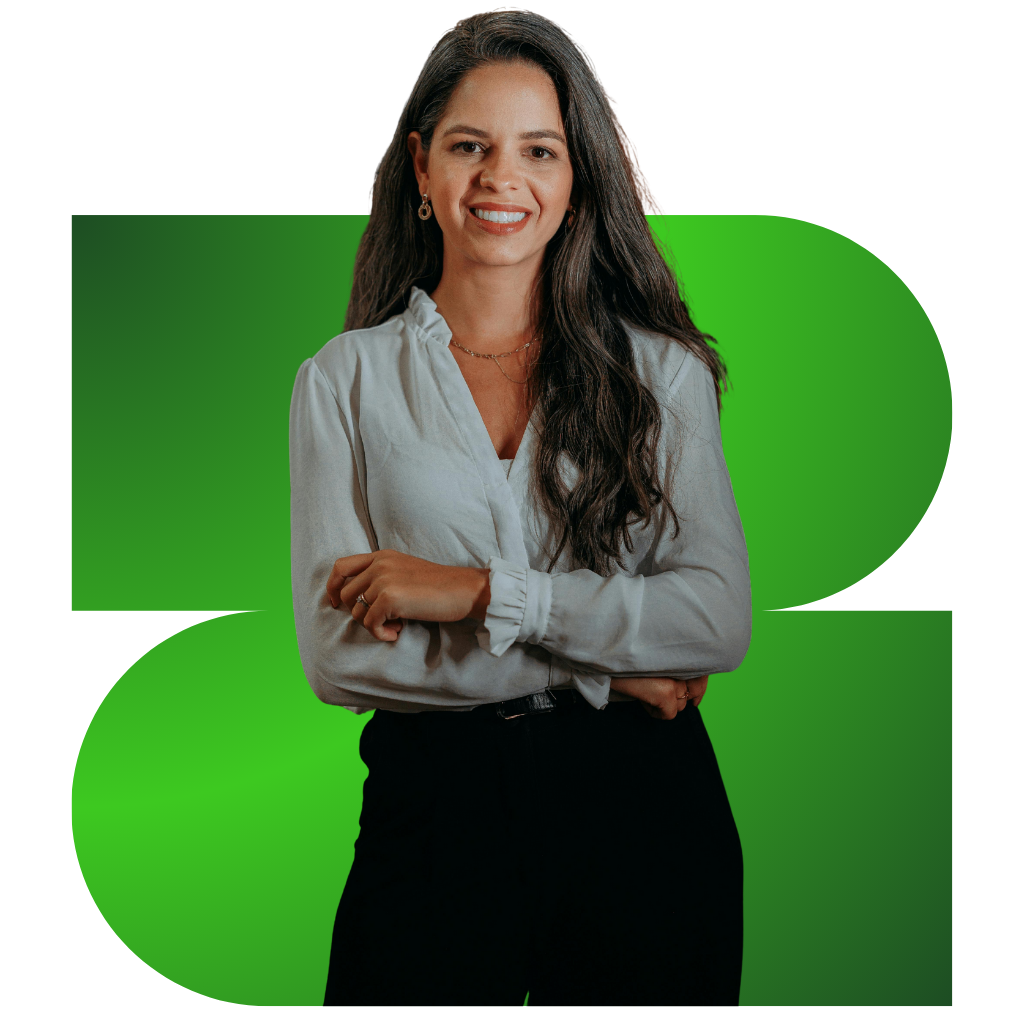 Mulher de braços cruzados